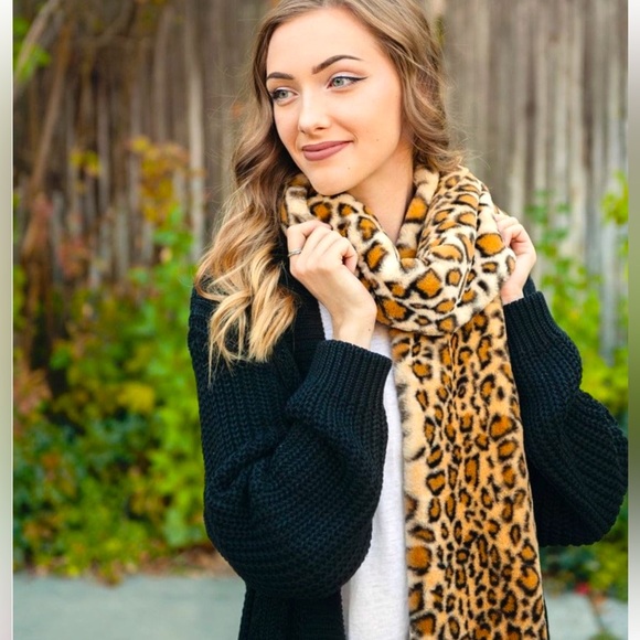 Beautiful Luxurious Leopard 🐆 meow Gold/Black MINKY COUTURE Scarf  NWT - Picture 1 of 3